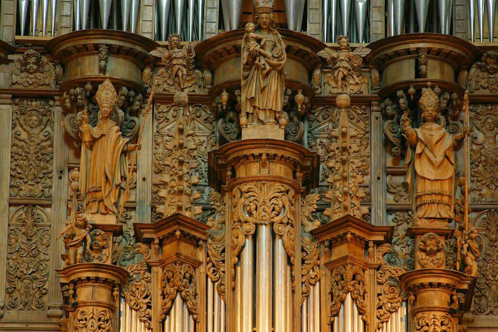 Rodez Cathedral pipe organ wood carving