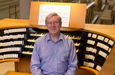 Martin Setchell at the Seifert organ console in Mariendom, Hildesheim.