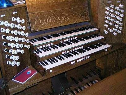1: Arundel Roman Catholic Cathedral organ console