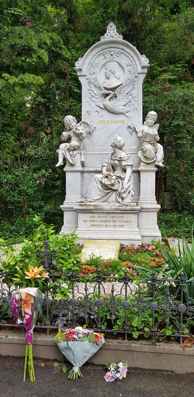 Schumann's grave, with fresh flowers, in Bonn